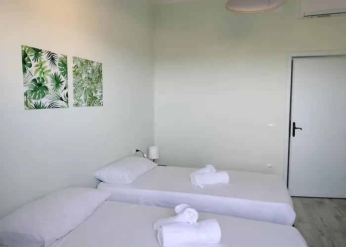 Domus Deledda アパート ポザーダ